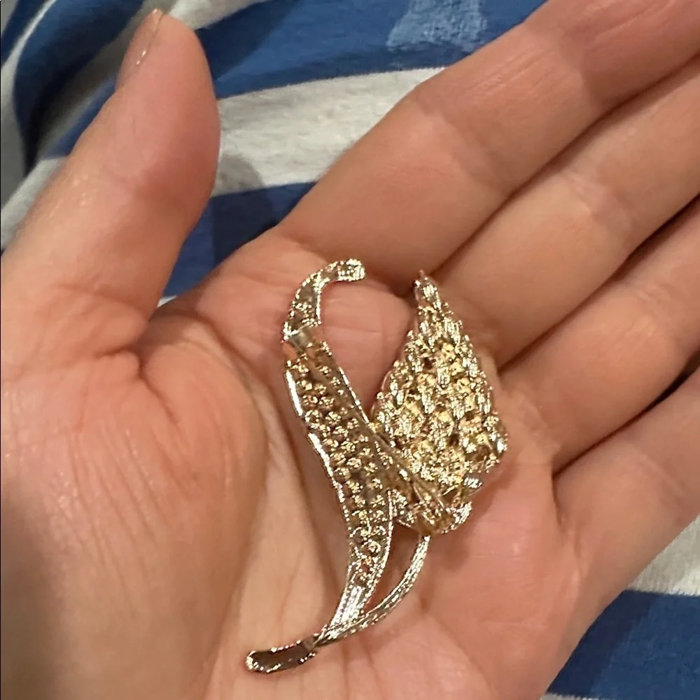 Elegant Gold-Tone Yellow Crystal Leaf Brooch - Women Jewelry